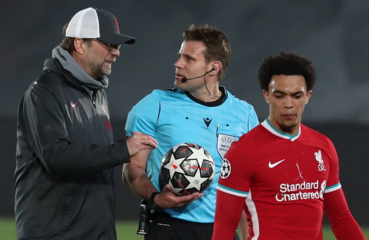 澳超前瞻：墨尔本城老将纳布特复出，墨尔本胜利盼延续胜轨（澳超前瞻：纳布特回归墨城，胜利力争延续连胜）