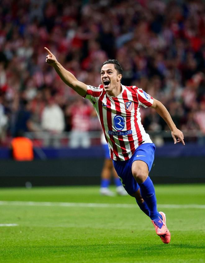 球员倒地后仍把球传出去，太拼