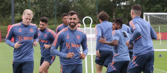 曼联主场4比1大胜狼队，B费梅开二度，姆贝莫、芒特破门，终结对手不胜纪录，升至第六。