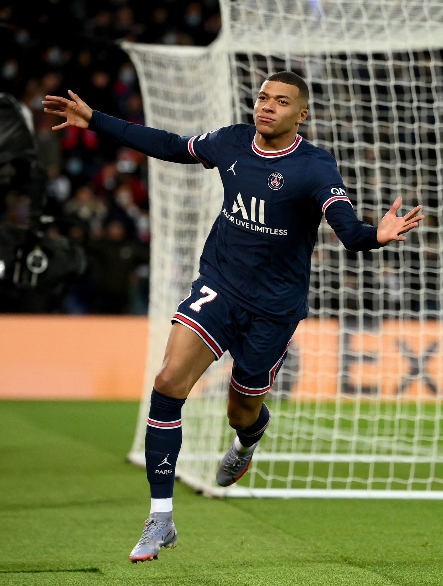 篮球CBA官方公布罚单，两名球员被禁赛