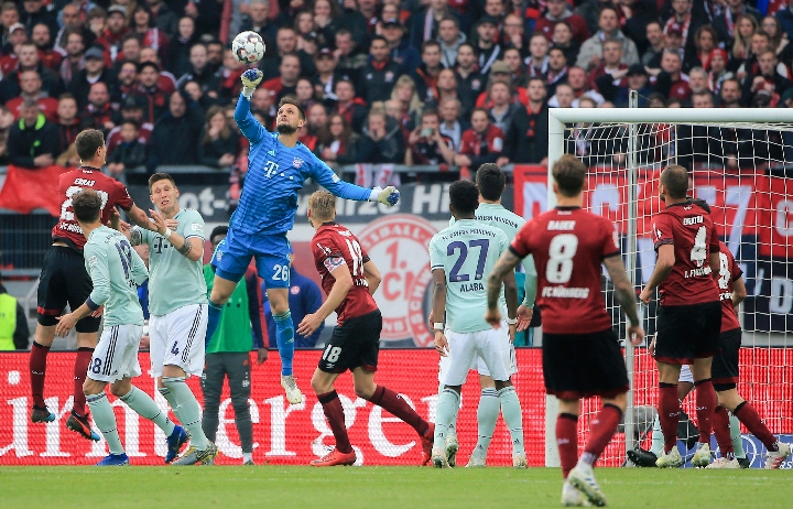 科贝：在阿劳霍遭遇心理问题后，孔德告诉弗里克他愿意踢中卫