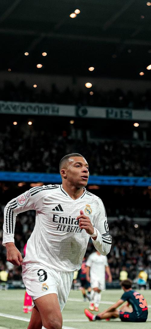 托尼：前锋不应在无意义的跑动上浪费精力，而是更专注于进球