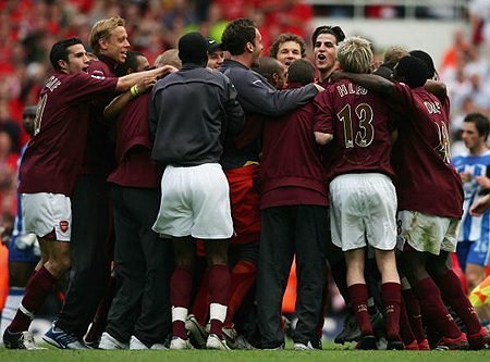 电讯报：曼联执意追求谢什科的做法显得有些奇怪