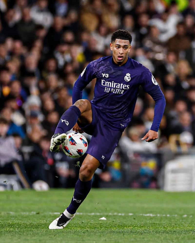 西甲第19轮：姆巴佩2射1传阿诺德助攻+伤退 皇马3-0毕巴距榜首1分（西甲第19轮：姆巴佩2球1助 阿诺德送助攻后伤退 皇马3-0毕巴距榜首仅1分）