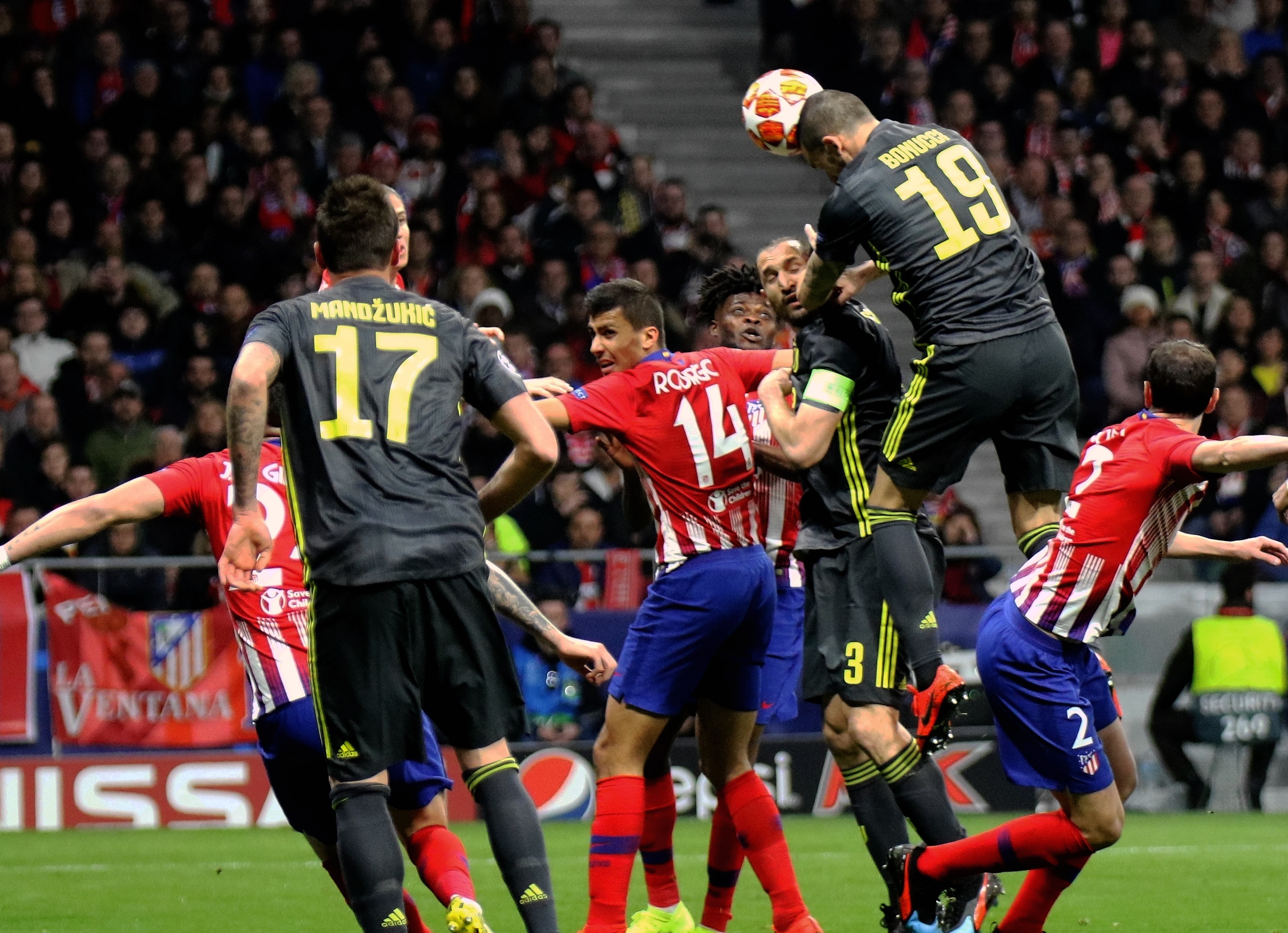 （粤港澳全运会）四川队选手王雅繁／蒋欣玗获网球女子双打冠军