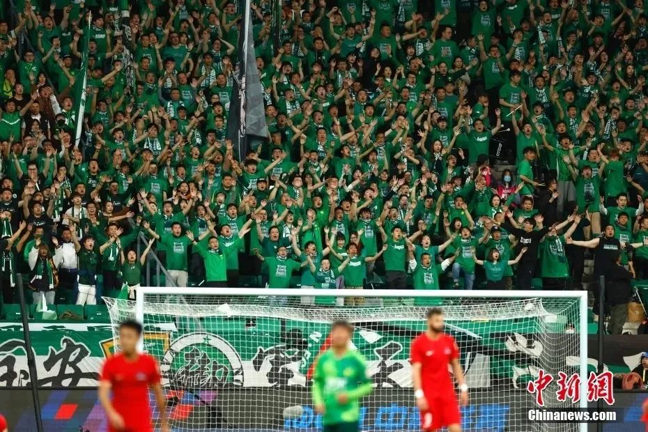 满是惊喜！拉菲尼亚生日当天，妻子给他送了一辆房车（生日惊喜连连：拉菲尼亚获妻子赠送房车）